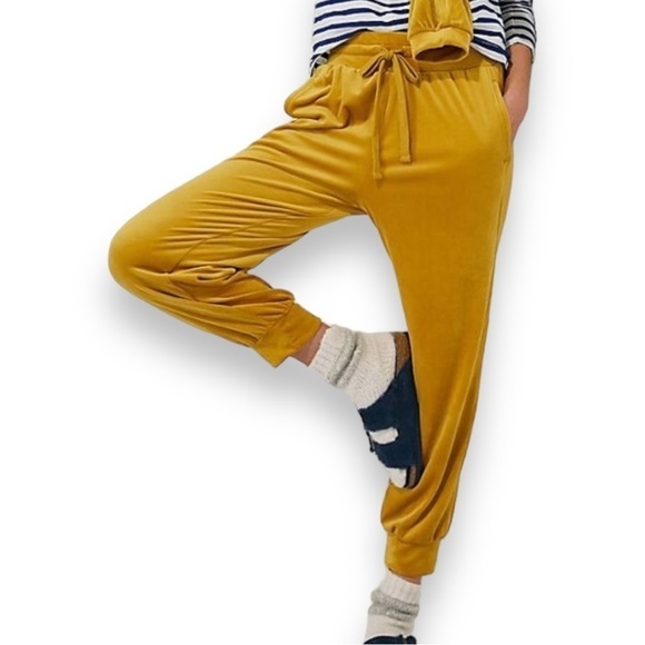 Anthropologie Pants - Anthropologie Saturday Sunday Merida Velvet Velour Cropped Jogger Pant Small